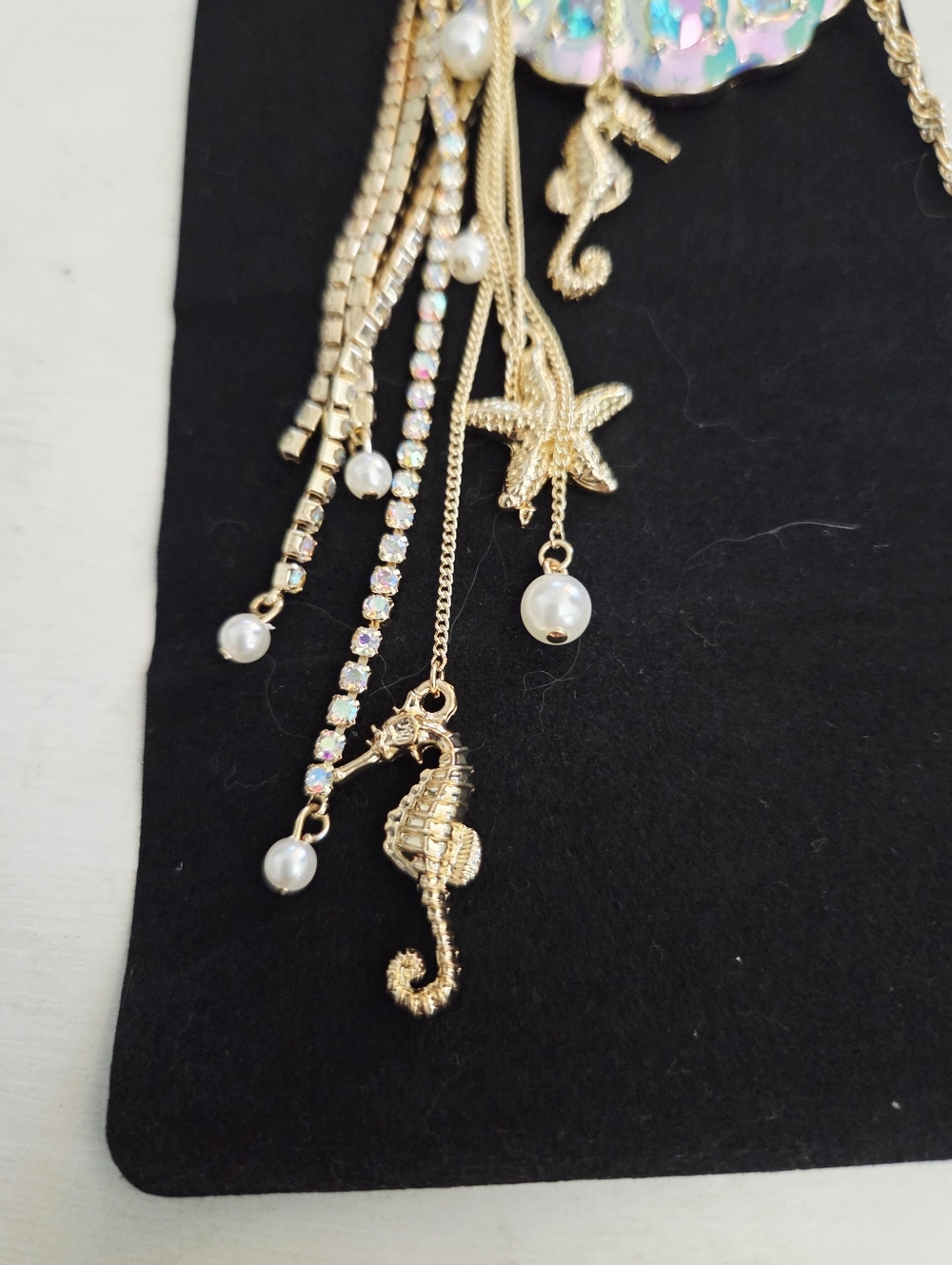 NWT Betsey Johnson Long Clam Shell Necklace - Picture 3 of 6